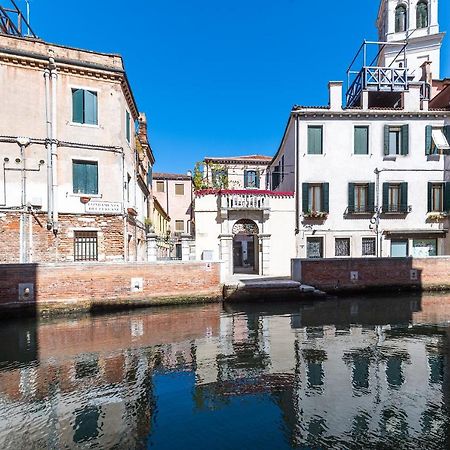 Ln Luxe Apartment Venice Canal View Exterior photo