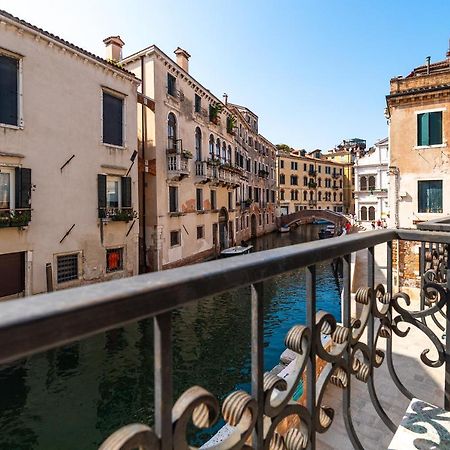 Ln Luxe Apartment Venice Canal View Exterior photo