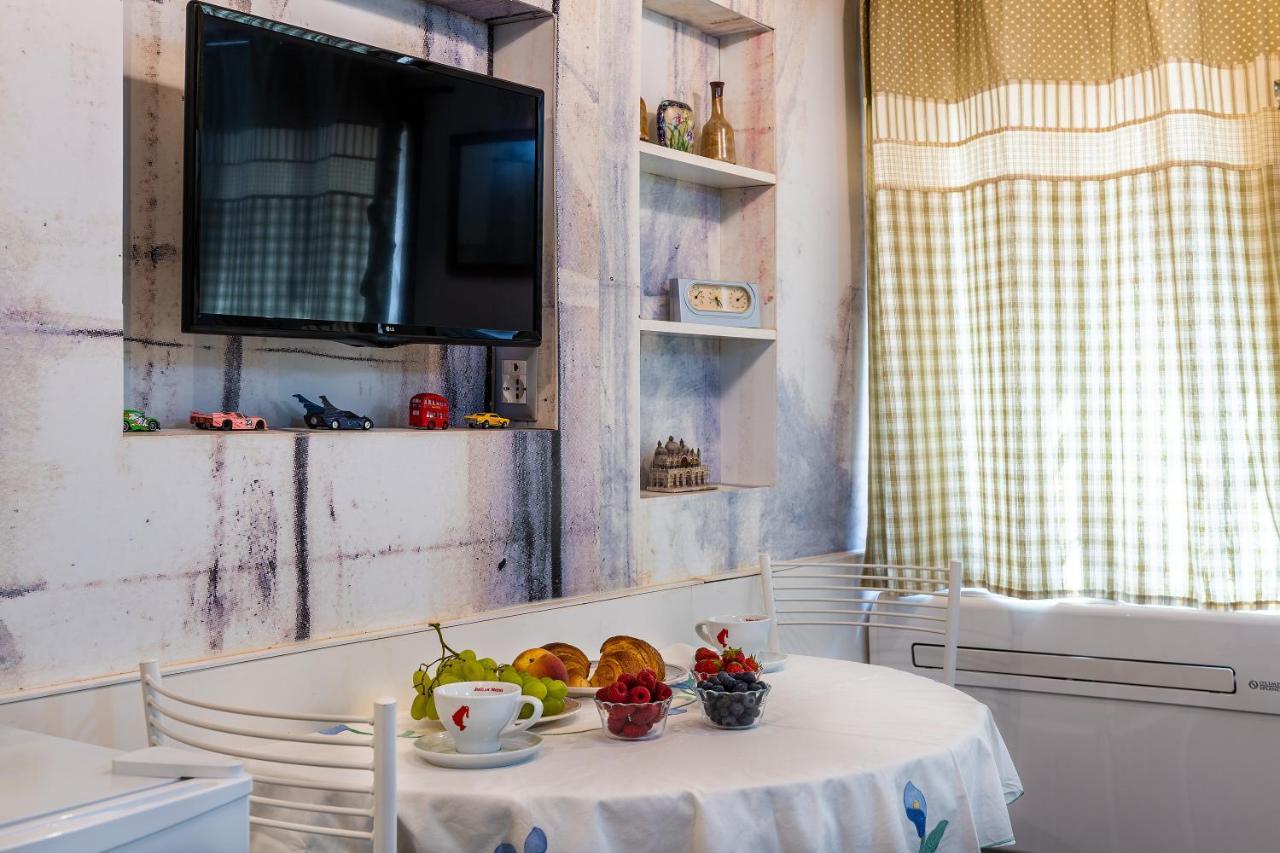 Ln Luxe Apartment Venice Canal View Exterior photo