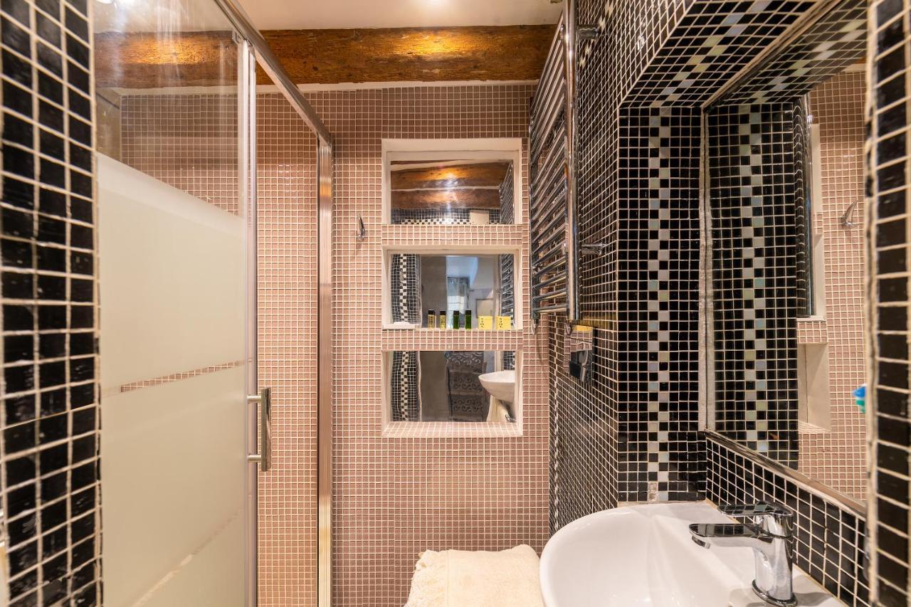Ln Luxe Apartment Venice Canal View Exterior photo