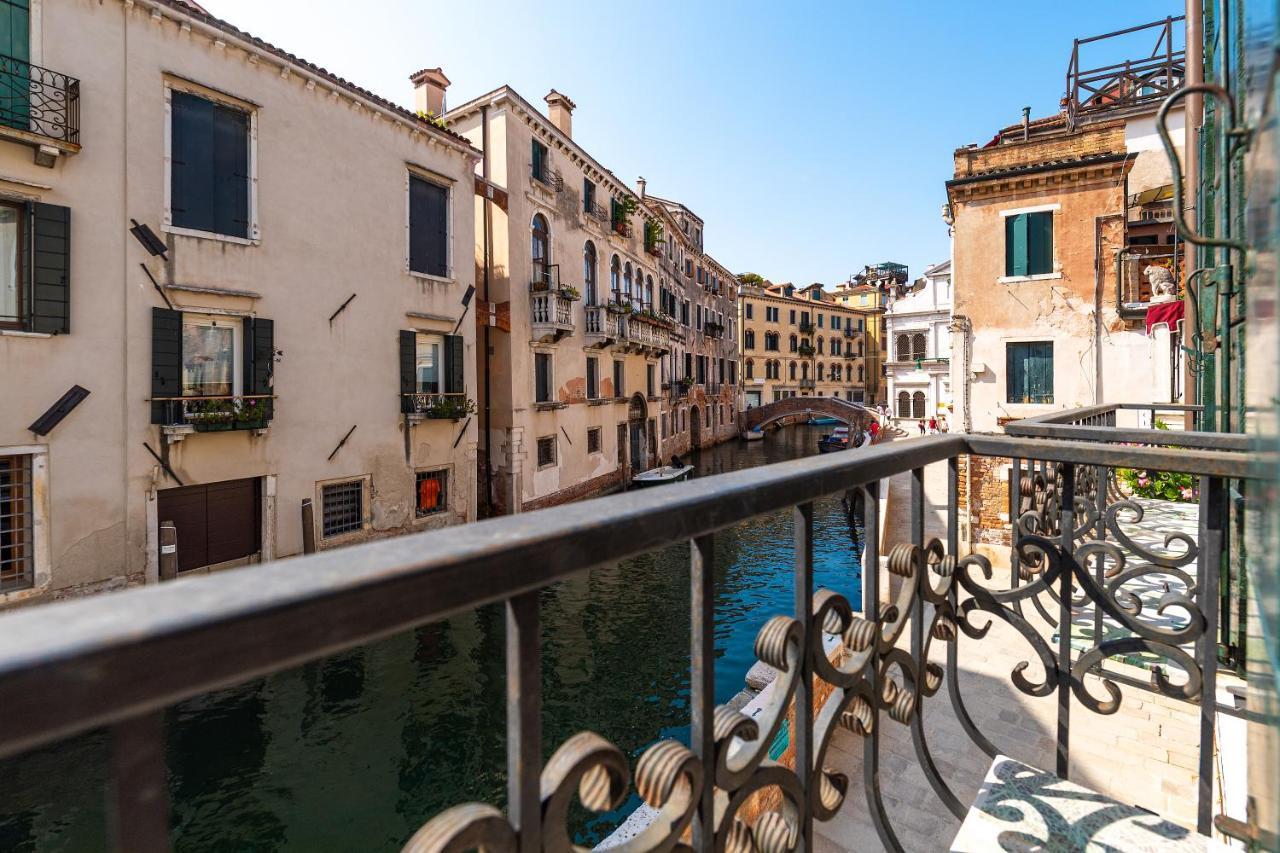 Ln Luxe Apartment Venice Canal View Exterior photo